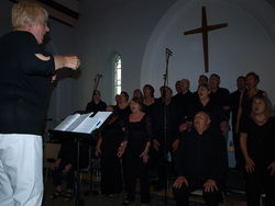 Der Lakeland Gospel Choir wird von Dirigentin Fiona Brooke zu großartigen Leistungen geführt. Foto: dil