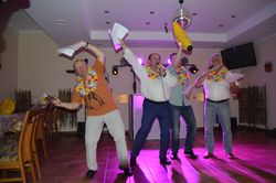 Das Karaoke-Quartett "Aloha Boys" aus Rinteln bringft das Publikum zum Schunkeln. Foto: pr
