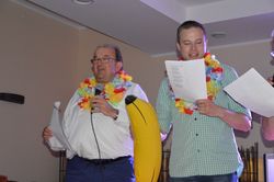 Heizen dem Publikum kräftig ein: Ulrich Seidel (links) und Steffen Laskowski von den "Aloha Boys". Foto: pr