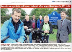 Eng verbunden durch Freundschaft: Horst Ahlswede (links) mit seinem persönlichen Freund Paul Gardner (von rechts), dem damaligen Schulleiter der Heron Hill Primary School, sowie Eberhard Hänsel und Ulrich Victoria in Kendal.