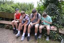 Bildergallerie - Wanderung zum Klippenturm mit der Jugendfußballmannschaft aus Kendal - 10.08.2025