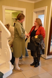 Karina im Austausch mit der polnischen Konsulin in Hamburg