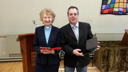 Reverend Pam Noonan und Pastor Buitkamp: Beide Geistliche benutzten für ihre Gottesdienste das Tablet!