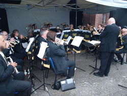 Die Burneside Brass Bnad spielt nach den Rintelnern beim Bierfestival in Kendal und bekommt richtig Lust auf einen Besuch in der Weserstadt. Foto: dil