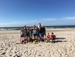Die Rintelner Fußballmannschaft bei ihrem Ausflug an den Strand von Ustka. Foto: pr