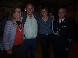 Zufrieden mit dem Erntefestauftakt in Wennenkamp: Aneta Großkopf (von links), Festorganisator Friedel Garbe, Dorota Kaczmarek (Rintelner Verein für Städtepartnerschaften) und Kapellmeister Macieij Poprawski aus Slawno. Foto: dil