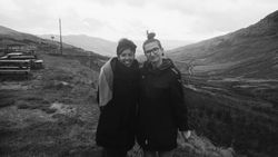 Beim Ausflug in den Lake District: Josi (links) und Yvonne. Foto: privat