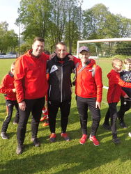 Die D-Jugend-Trainer aus Slawno und Rinteln tauschen Erfahrungen aus. Foto: pr