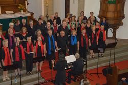 Die Gospelchöre aus Rinteln und Bad Eilsen treten in der Steinberger Kirche auf. Foto: pr